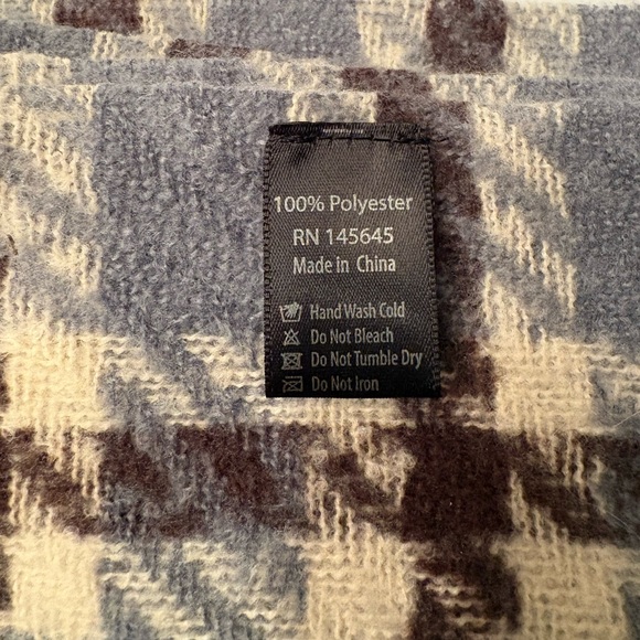 Cozy Houndstooth Plaid Oversized Scarf/Wrap with Fringe - Picture 4 of 4